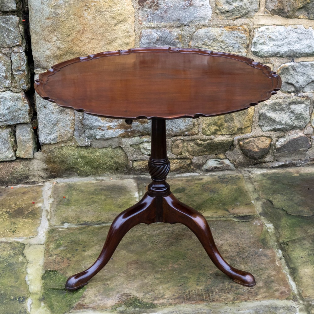 Georgian Pie Crust Edge Mahogany Tilt-Top Tripod Supper Table (George III Late C18th) View X