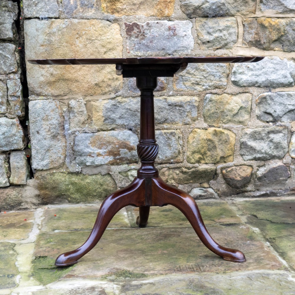 Georgian Pie Crust Edge Mahogany Tilt-Top Tripod Supper Table (George III Late C18th) View XI