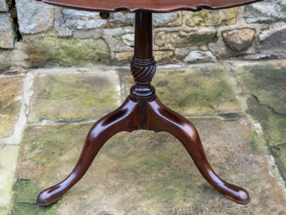 Georgian Pie Crust Edge Mahogany Tilt-Top Tripod Supper Table (George III Late C18th) View XII