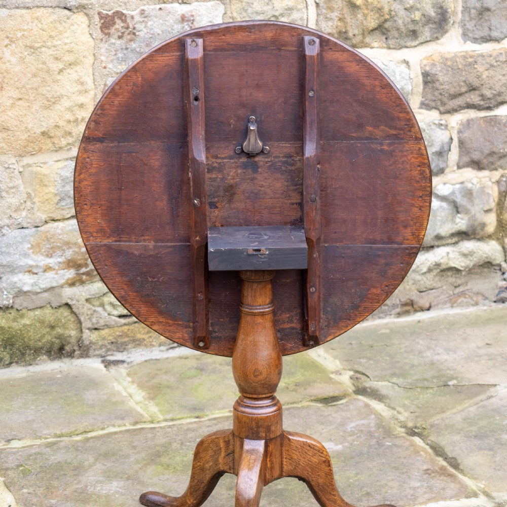 George II Oak Tilt Top Country Tripod Supper Table  (Georgian) View XII