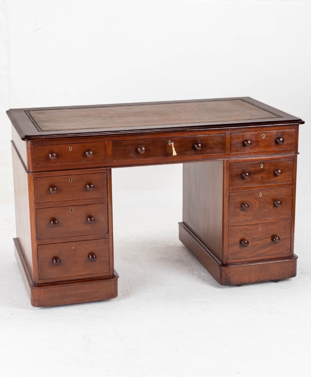 Victorian Mahogany Pedestal Desk with Leather Skiver