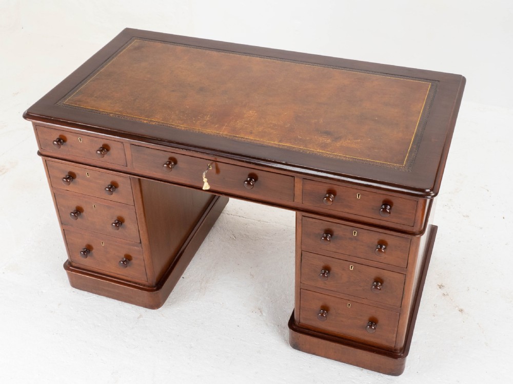 Victorian Mahogany Pedestal Desk with Leather Skiver View VIII