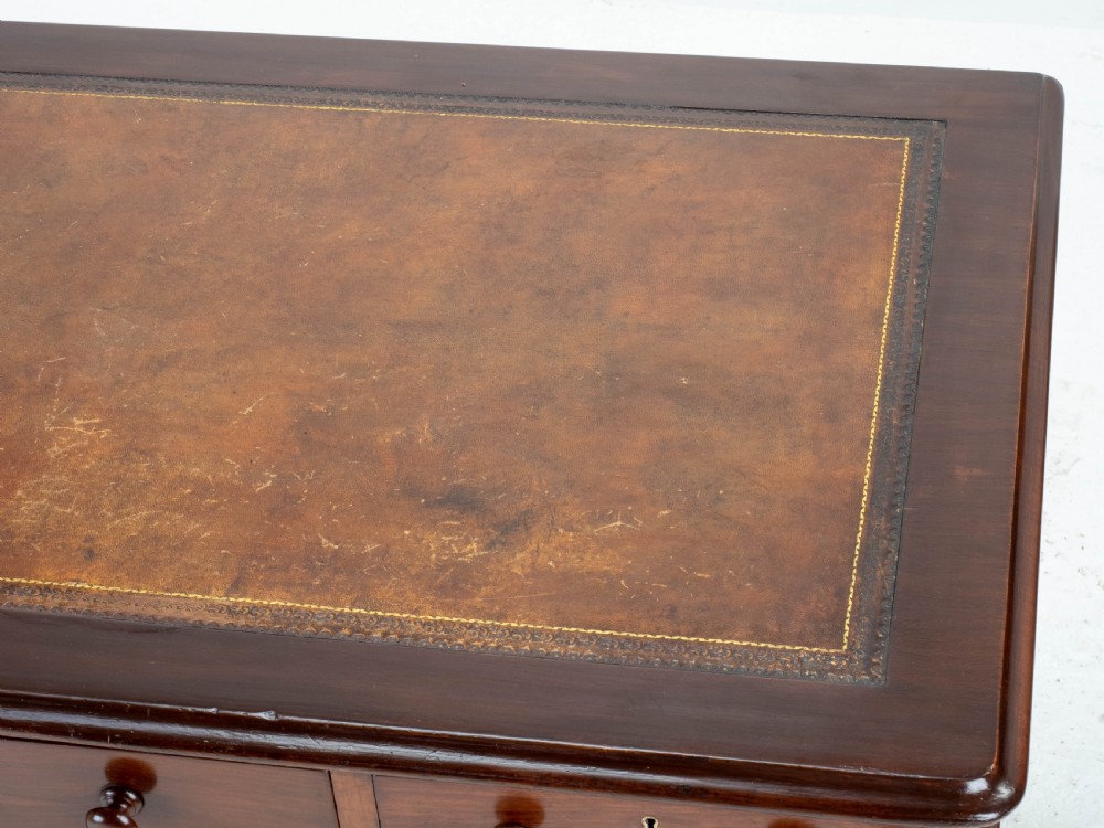 Victorian Mahogany Pedestal Desk with Leather Skiver View XI
