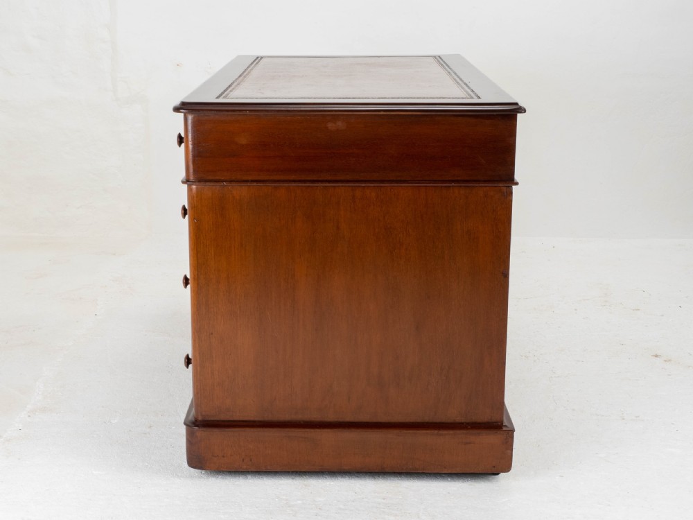Victorian Mahogany Pedestal Desk with Leather Skiver View XV