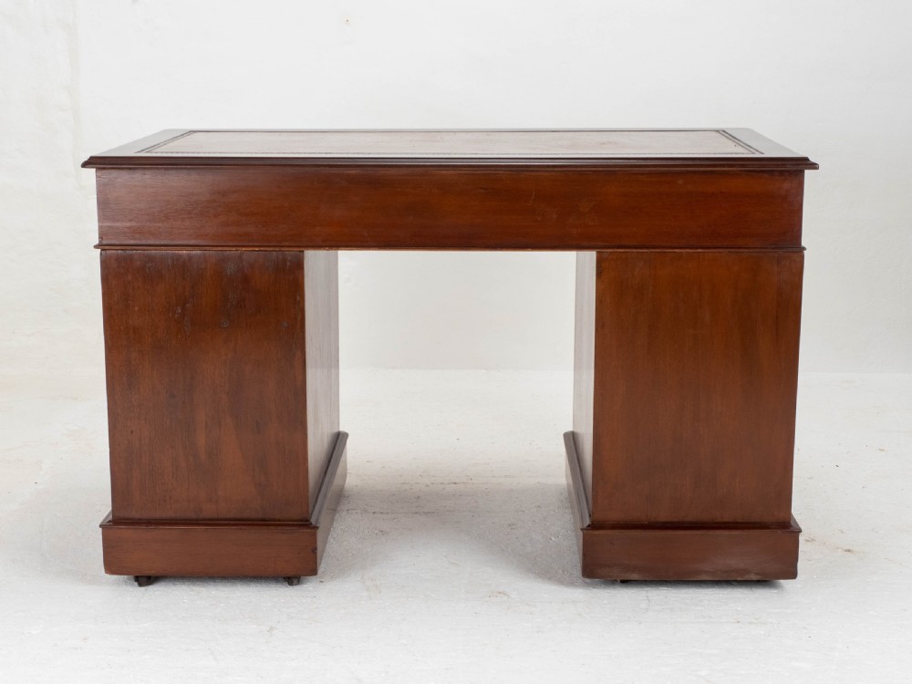 Victorian Mahogany Pedestal Desk with Leather Skiver View XVI