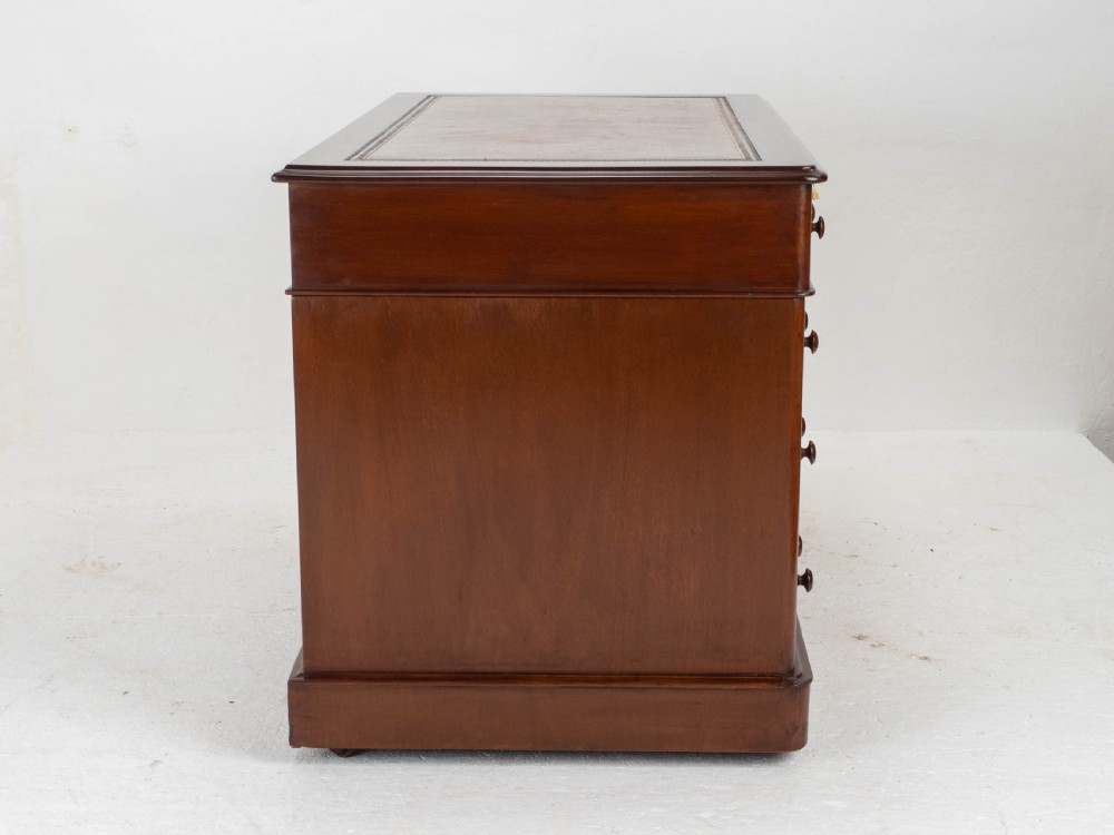 Victorian Mahogany Pedestal Desk with Leather Skiver View XVII