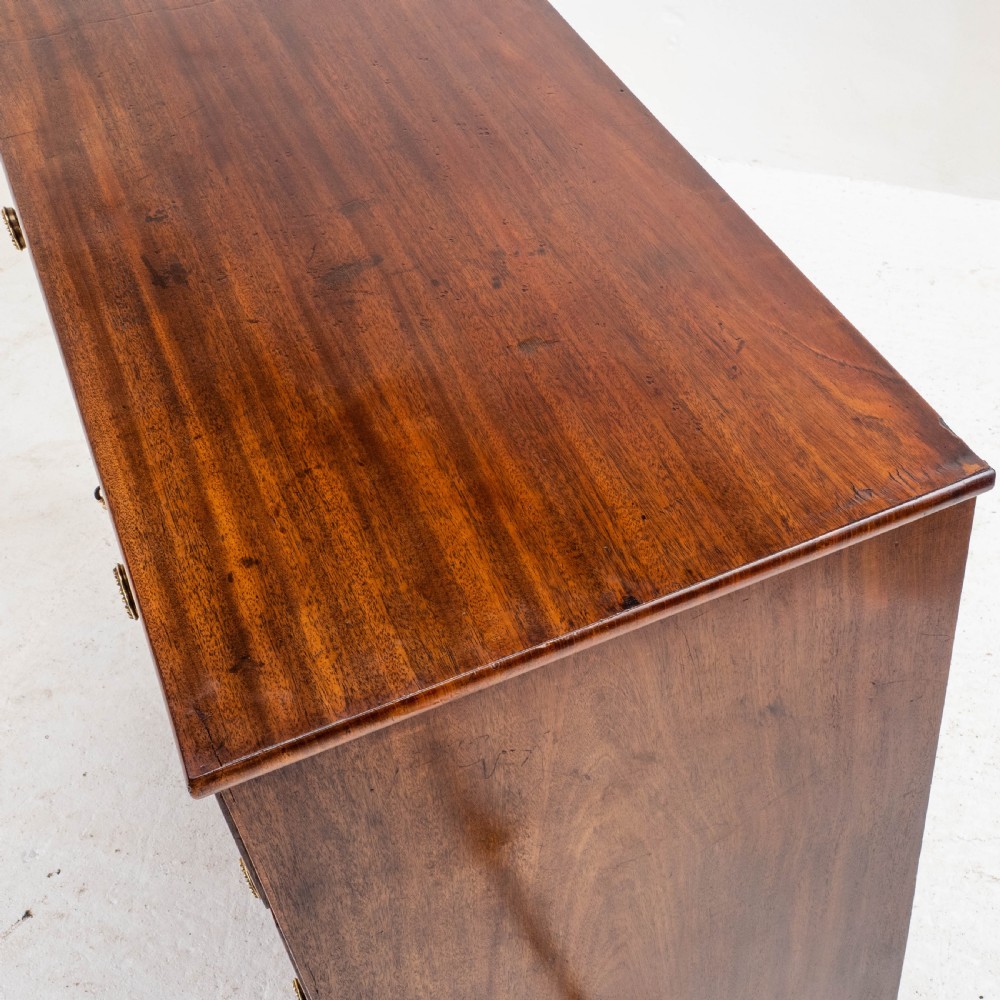 Georgian Straight Front Mahogany Chest of Drawers in the Manner of Gillows C1810 View XVII
