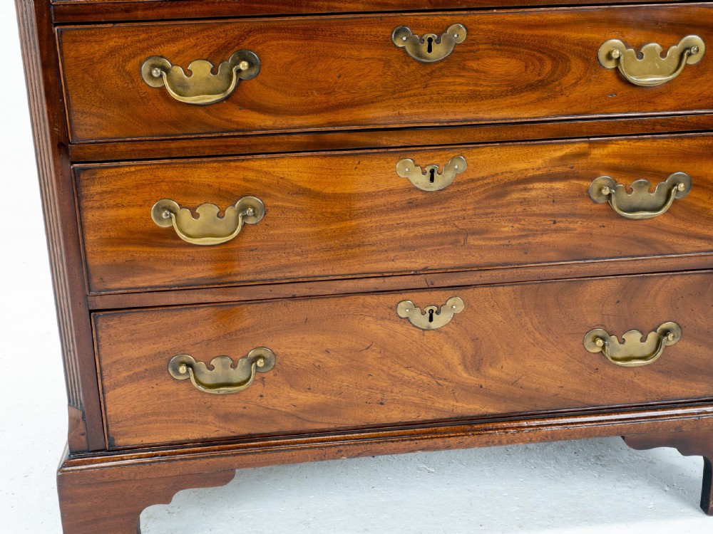 Georgian Mahogany Inlaid Bachelors Chest of Drawers (George II/III) View XVII