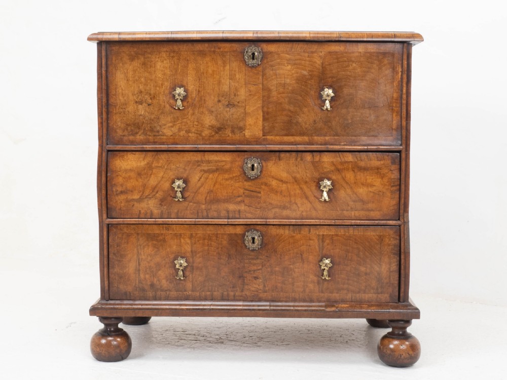 Queen Anne Walnut & Featherbanded Chest of Drawers / Commode Late C17th View II