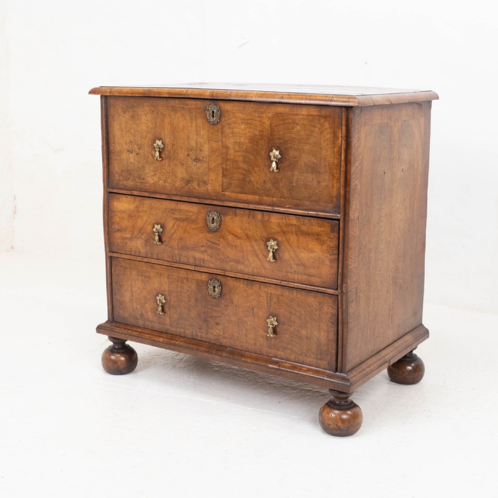 Queen Anne Walnut & Featherbanded Chest of Drawers / Commode Late C17th View III