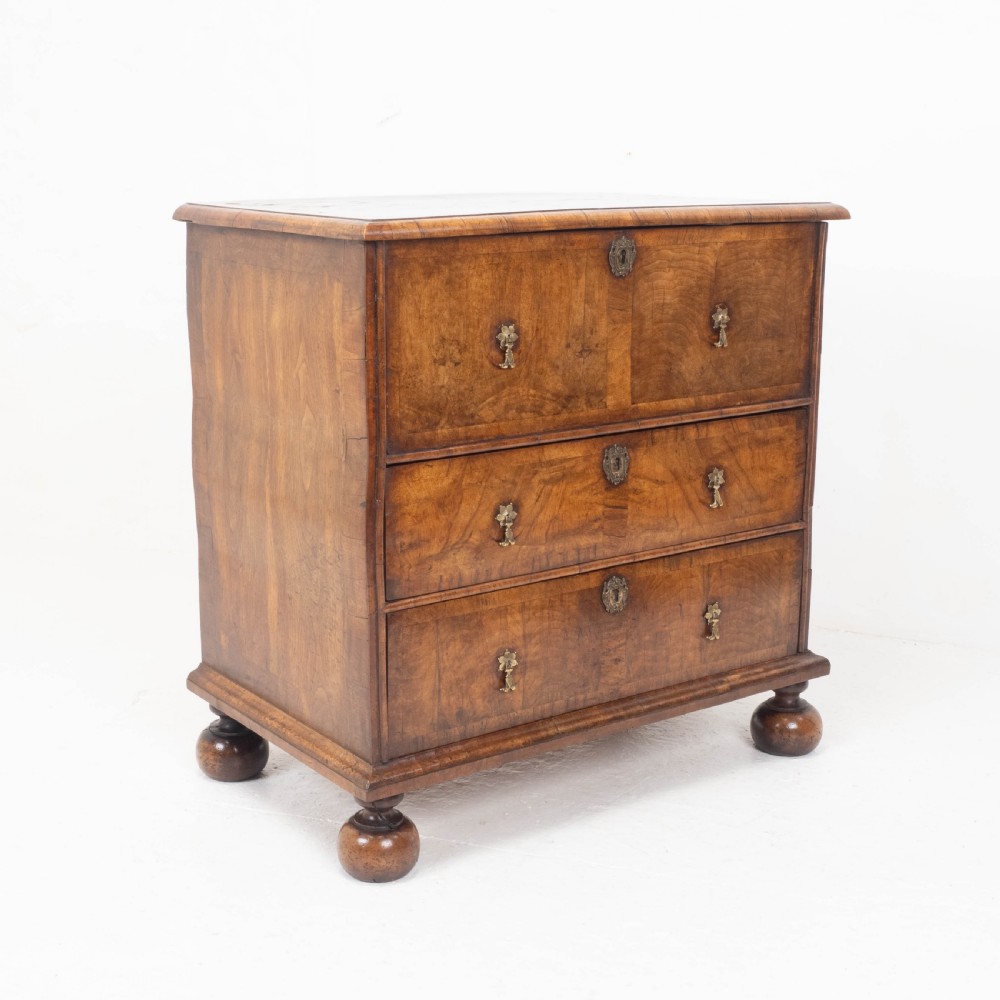 Queen Anne Walnut & Featherbanded Chest of Drawers / Commode Late C17th View VII