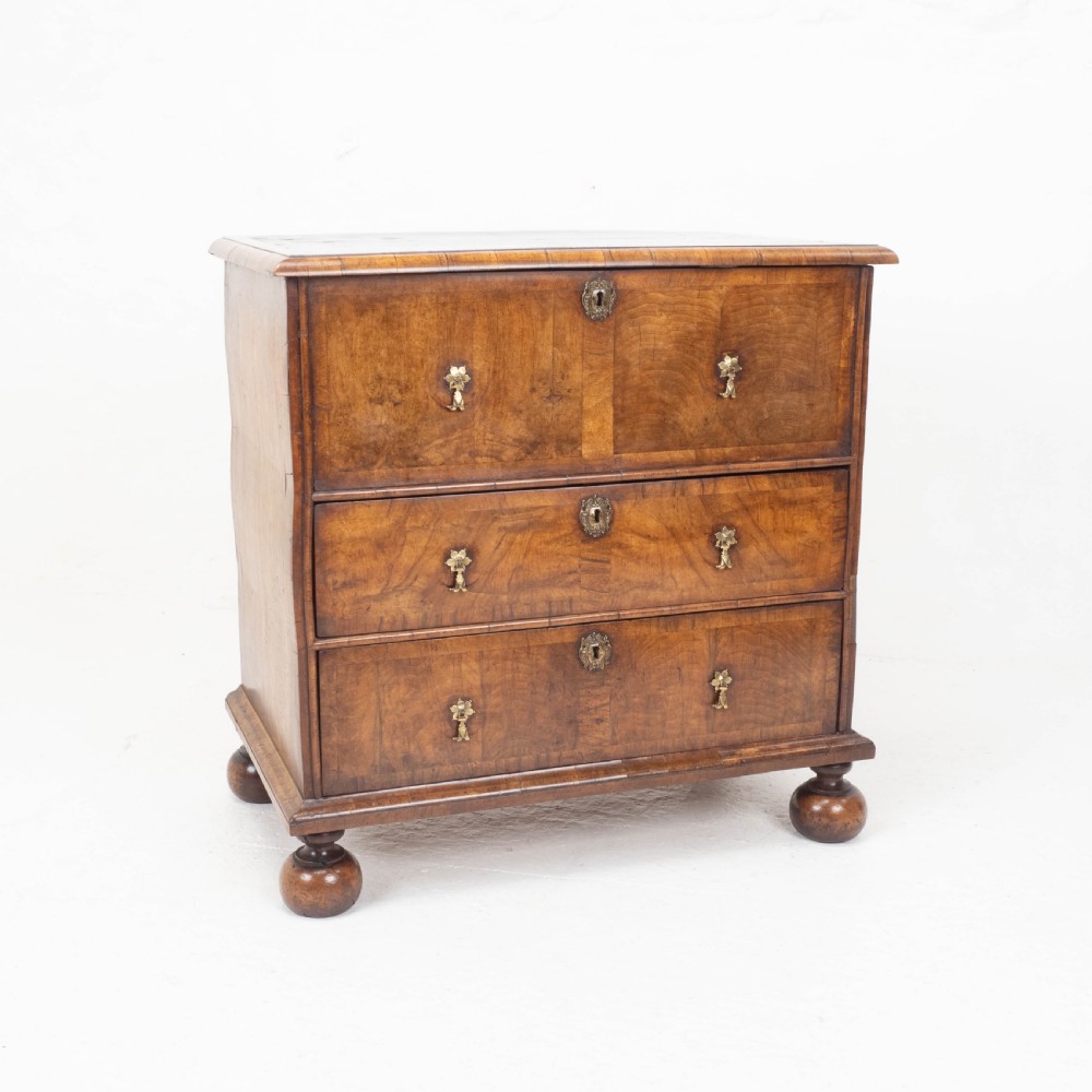 Queen Anne Walnut & Featherbanded Chest of Drawers / Commode Late C17th View VIII