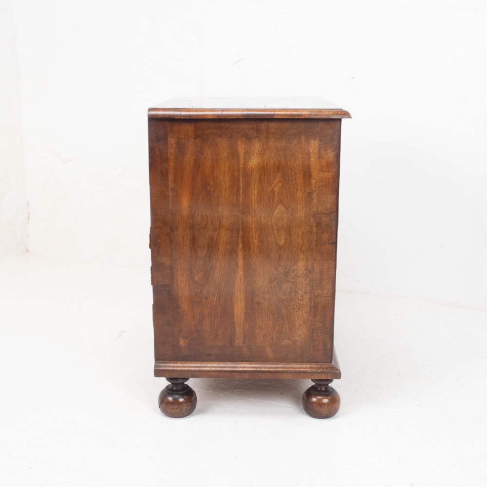 Queen Anne Walnut & Featherbanded Chest of Drawers / Commode Late C17th View IX