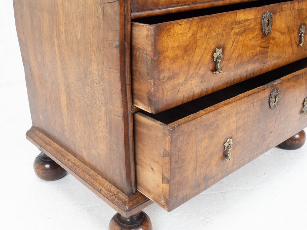 Queen Anne Walnut & Featherbanded Chest of Drawers / Commode Late C17th View XII