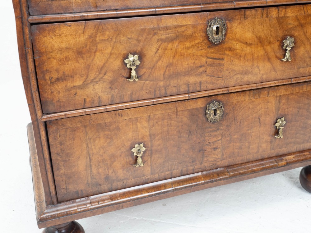 Queen Anne Walnut & Featherbanded Chest of Drawers / Commode Late C17th View XIII