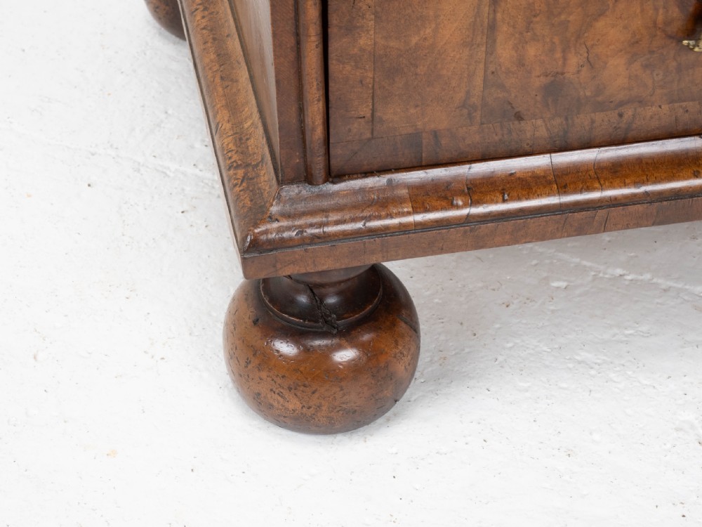 Queen Anne Walnut & Featherbanded Chest of Drawers / Commode Late C17th View XIV