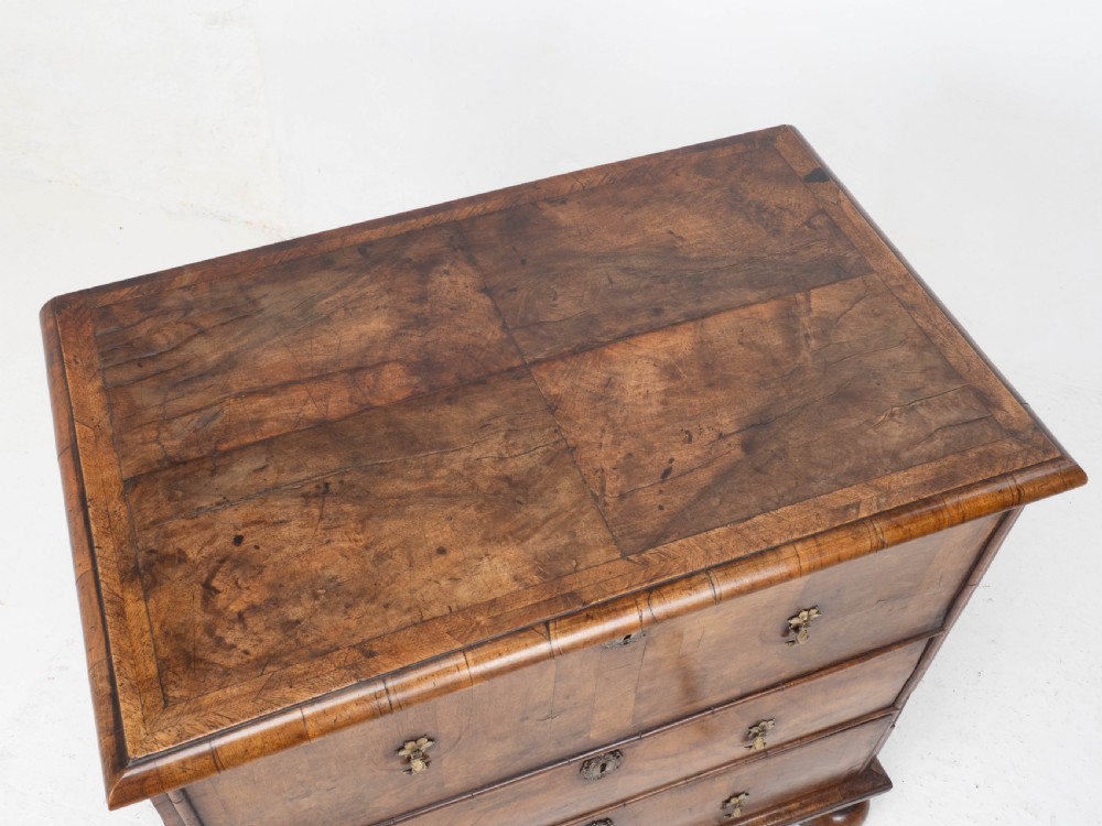 Queen Anne Walnut & Featherbanded Chest of Drawers / Commode Late C17th View XV