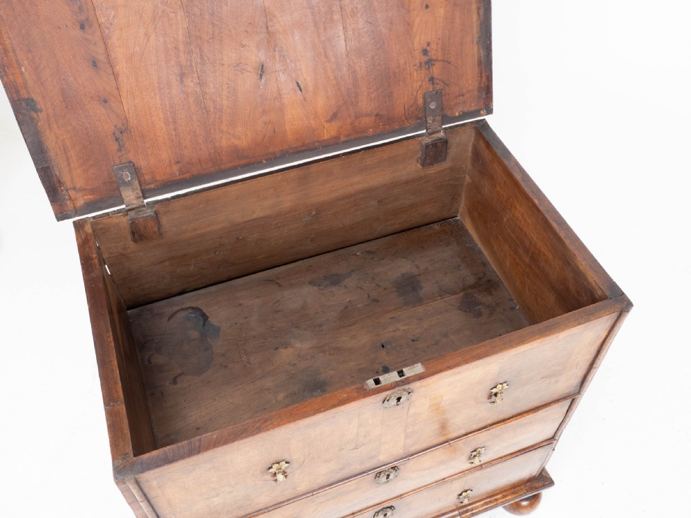 Queen Anne Walnut & Featherbanded Chest of Drawers / Commode Late C17th View XVI