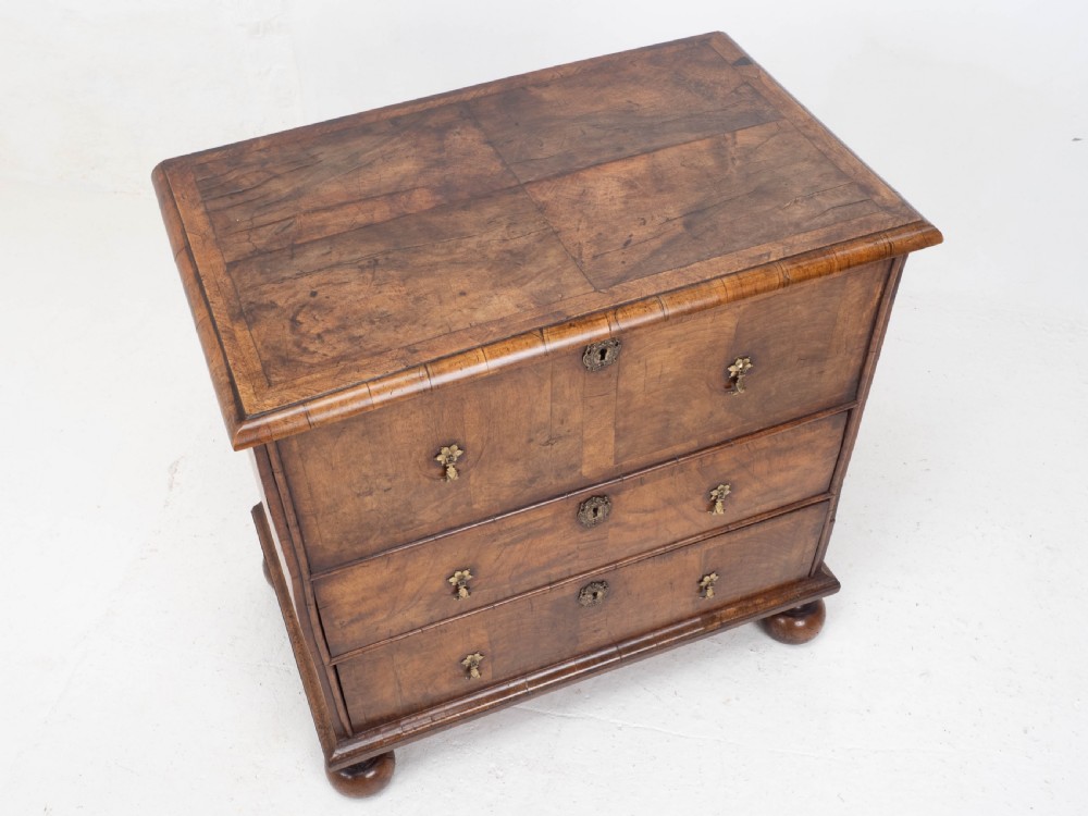 Queen Anne Walnut & Featherbanded Chest of Drawers / Commode Late C17th View XVII