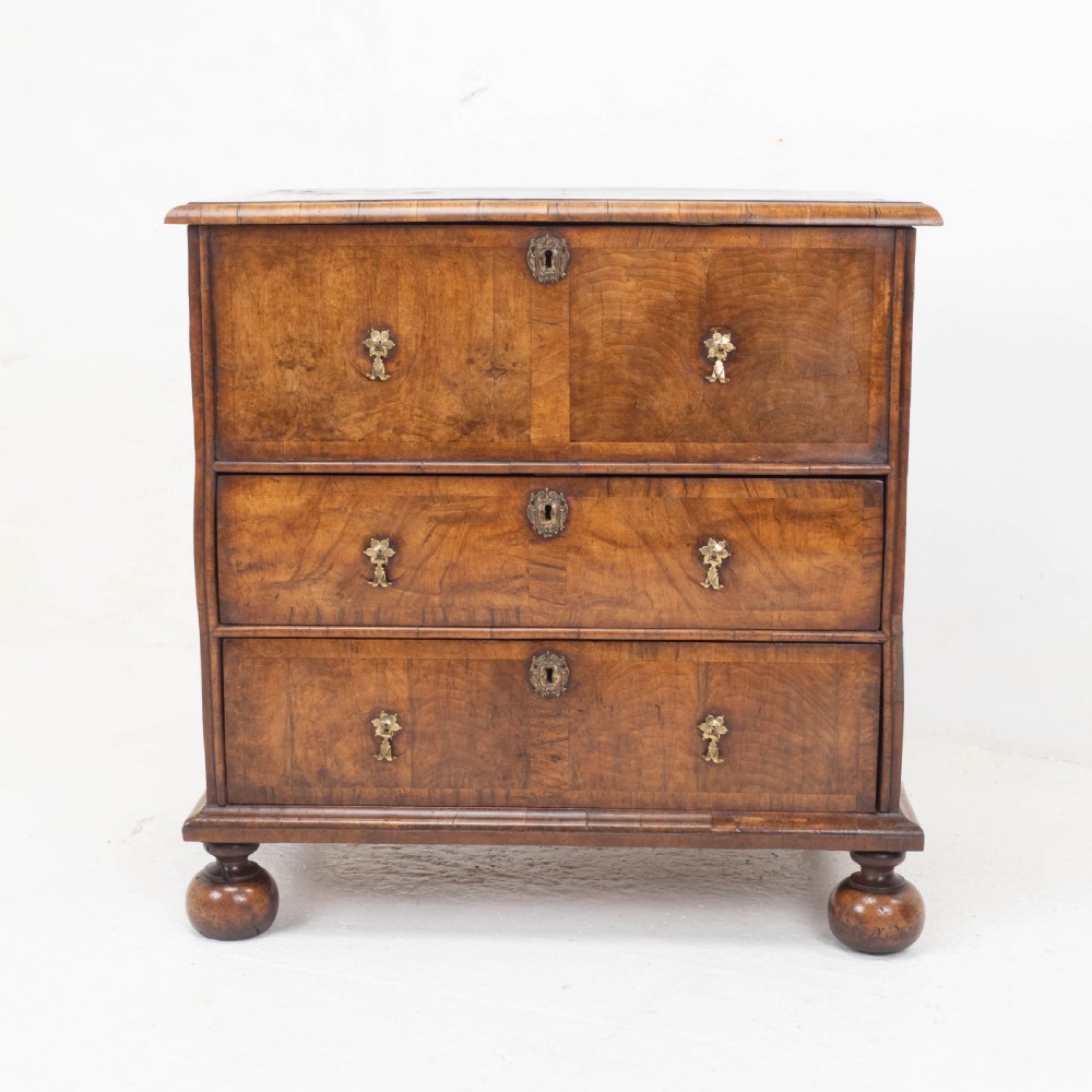 Queen Anne Walnut & Featherbanded Chest of Drawers / Commode Late C17th View XVIII