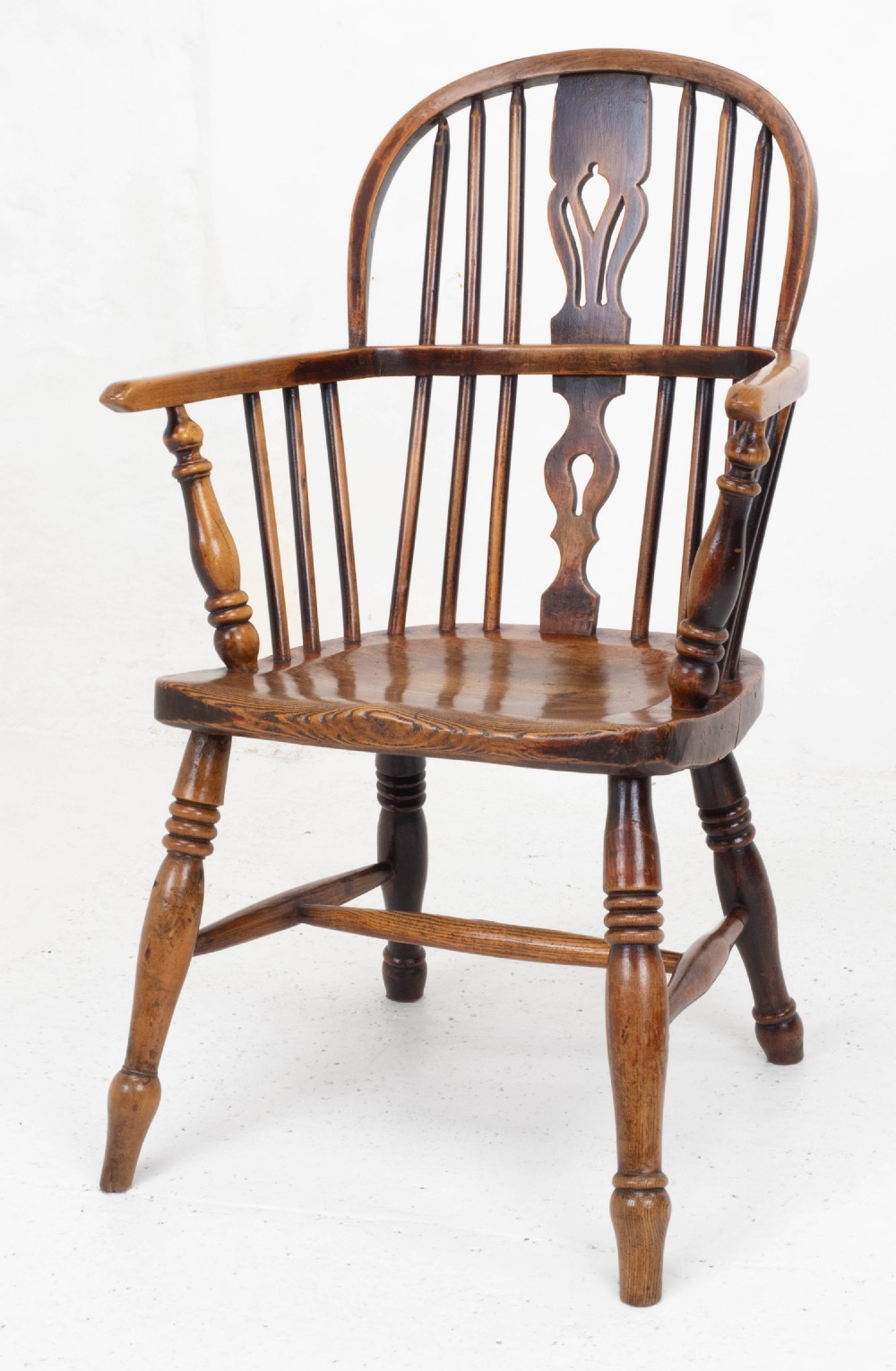 C19th Low Bow Back Elm & Ash Windsor Armchair (Chair Carver)