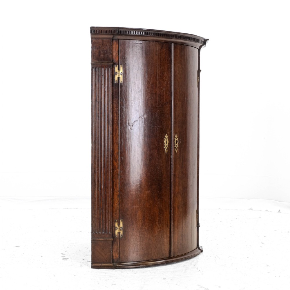 C.18th Georgian Oak Bow Front Corner Cabinet Wall Mounted (George III) View V