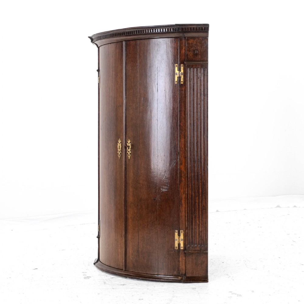 C.18th Georgian Oak Bow Front Corner Cabinet Wall Mounted (George III) View VII