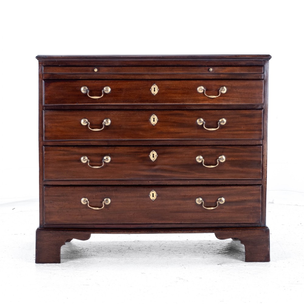 Georgian Bachelors Chest of Drawers Mahogany, Oak Lined, 3rd Quarter C.18th (George III) View II
