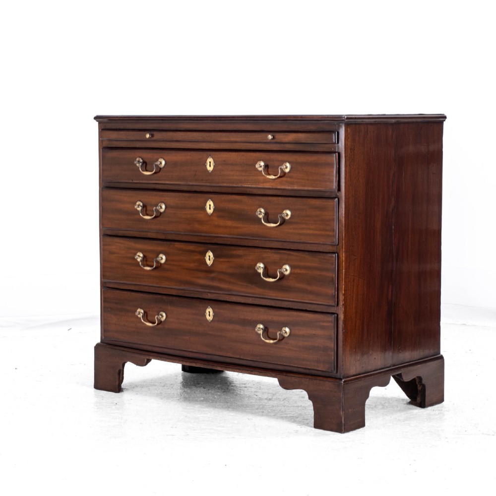 Georgian Bachelors Chest of Drawers Mahogany, Oak Lined, 3rd Quarter C.18th (George III) View III