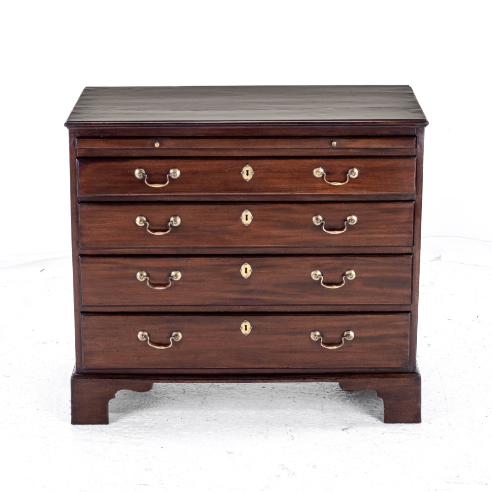 Georgian Bachelors Chest of Drawers Mahogany, Oak Lined, 3rd Quarter C.18th (George III) View VI