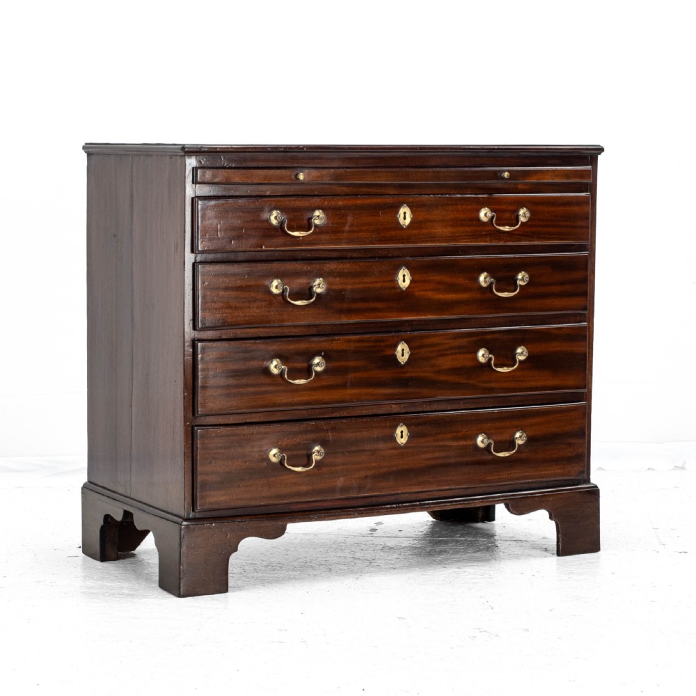 Georgian Bachelors Chest of Drawers Mahogany, Oak Lined, 3rd Quarter C.18th (George III) View VII