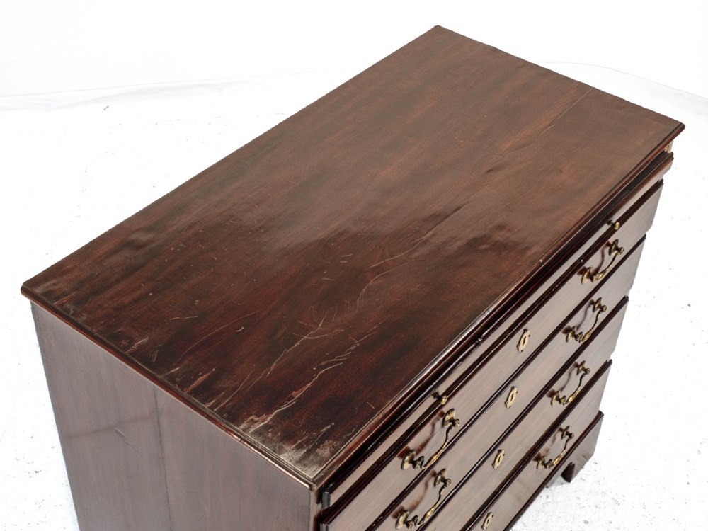 Georgian Bachelors Chest of Drawers Mahogany, Oak Lined, 3rd Quarter C.18th (George III) View VIII