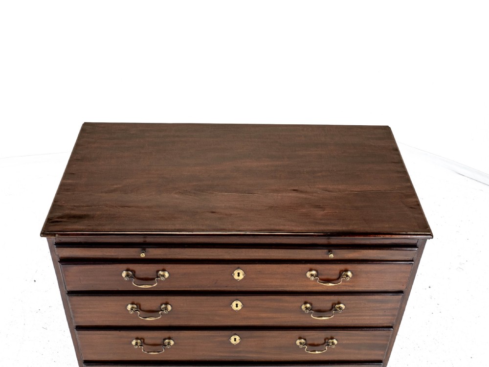 Georgian Bachelors Chest of Drawers Mahogany, Oak Lined, 3rd Quarter C.18th (George III) View IX