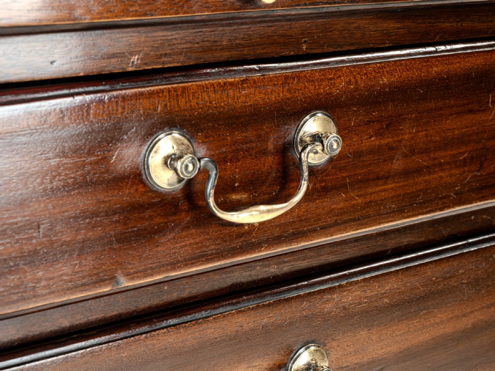 Georgian Bachelors Chest of Drawers Mahogany, Oak Lined, 3rd Quarter C.18th (George III) View X