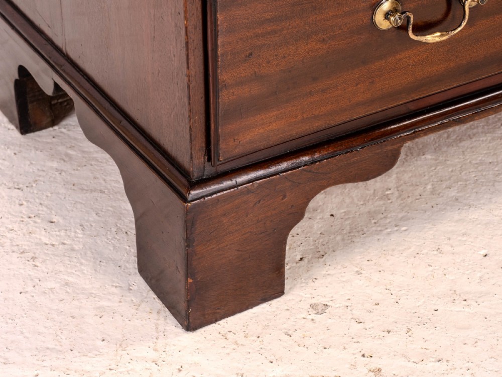 Georgian Bachelors Chest of Drawers Mahogany, Oak Lined, 3rd Quarter C.18th (George III) View XI