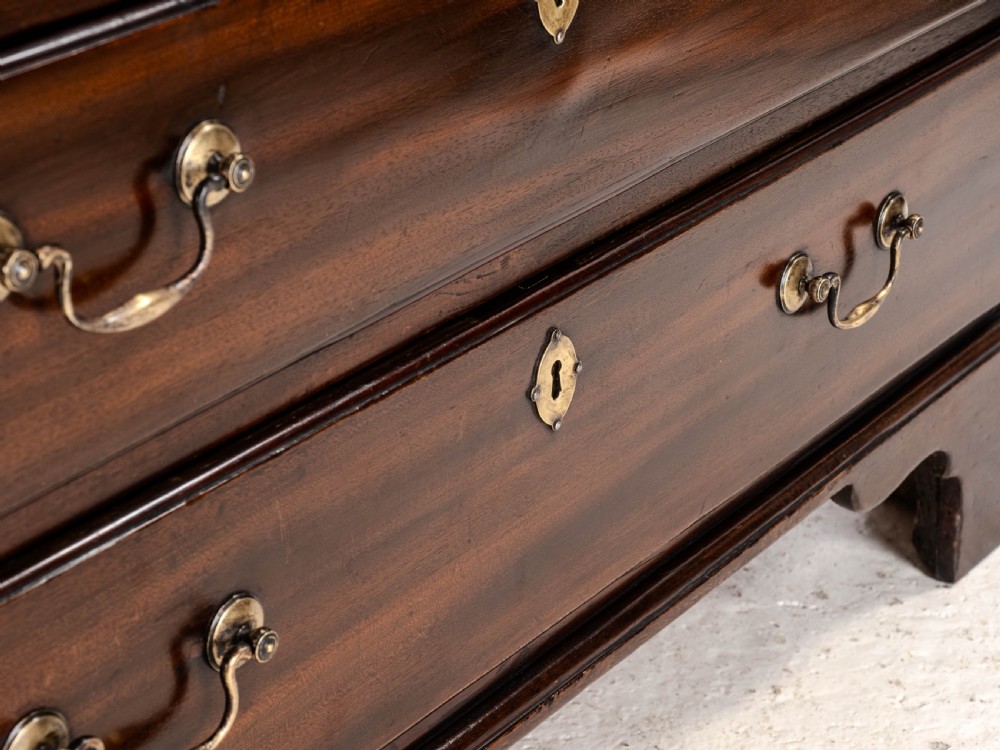 Georgian Bachelors Chest of Drawers Mahogany, Oak Lined, 3rd Quarter C.18th (George III) View XIV