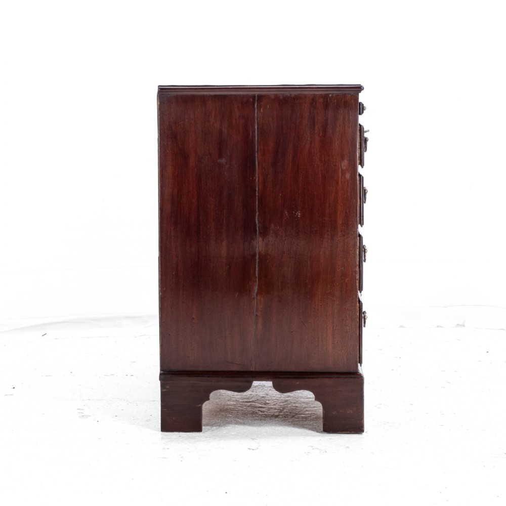 Georgian Bachelors Chest of Drawers Mahogany, Oak Lined, 3rd Quarter C.18th (George III) View XV