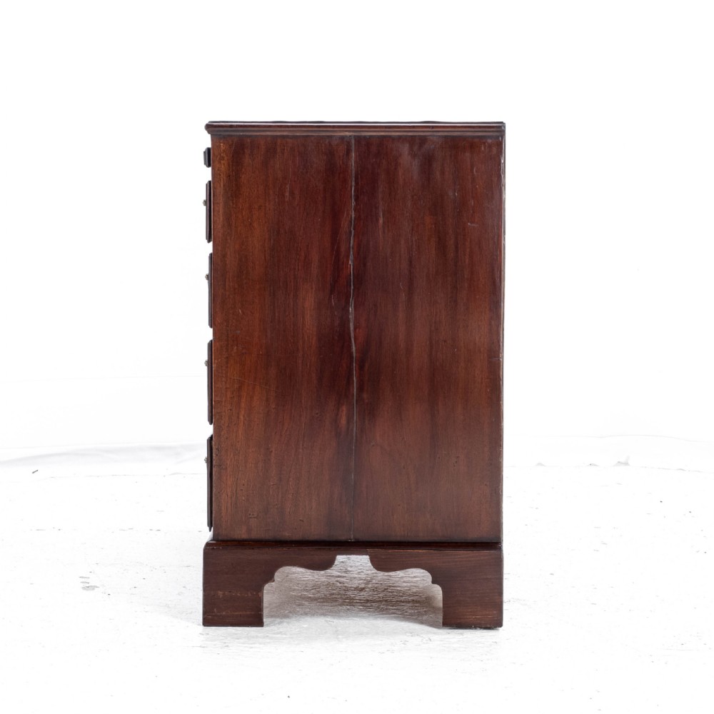 Georgian Bachelors Chest of Drawers Mahogany, Oak Lined, 3rd Quarter C.18th (George III) View XVI