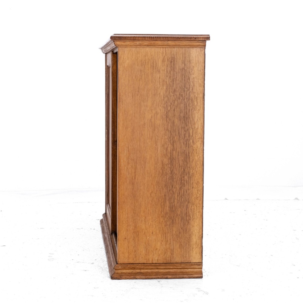 Solid Oak Sliding Panel Door Cabinet C1930 (Antique) View VII