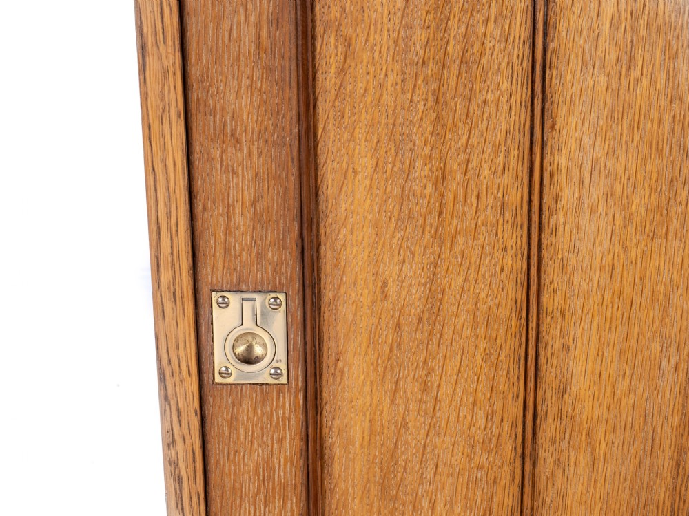 Solid Oak Sliding Panel Door Cabinet C1930 (Antique) View XII