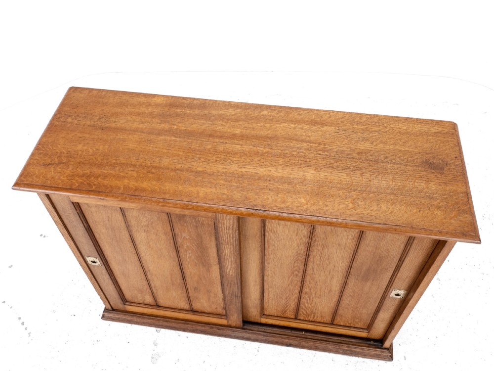 Solid Oak Sliding Panel Door Cabinet C1930 (Antique) View XIII