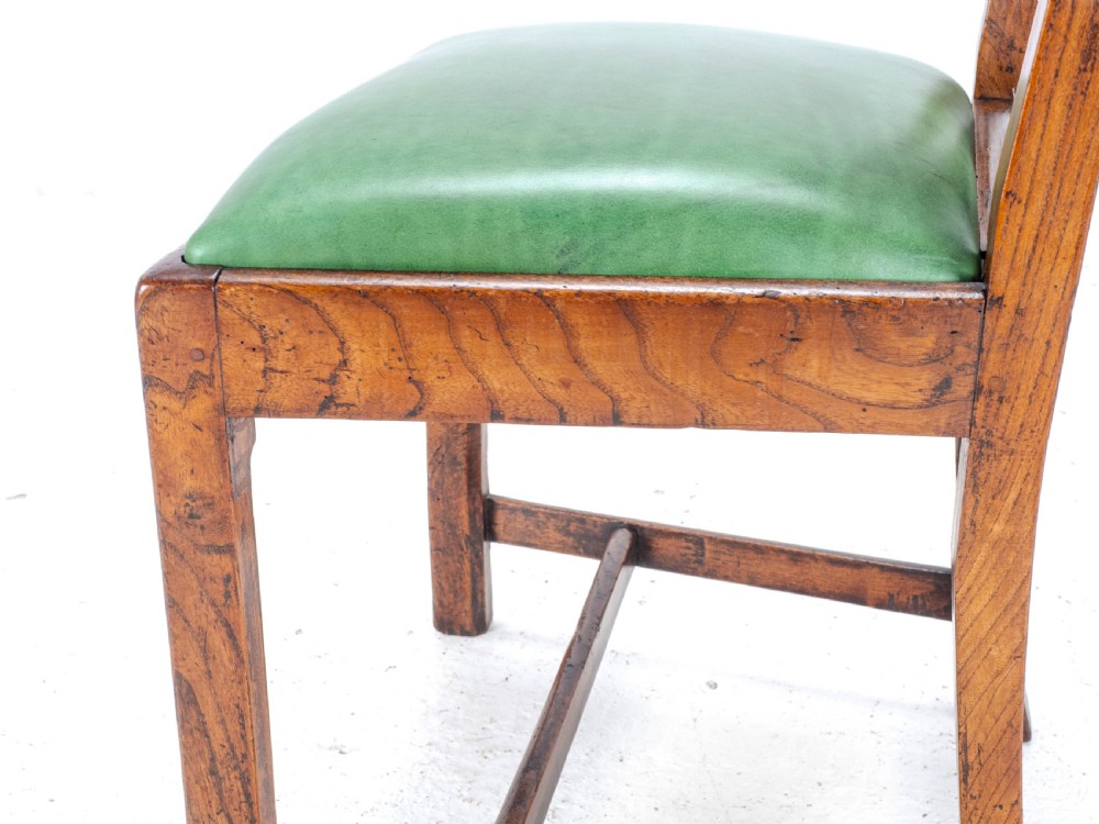Late c.18th Pair of Chippendale Country Elm & Leather Dining Side Chairs Georgian George III View XXIX