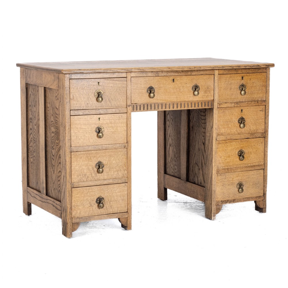 C1930 Arts & Crafts Style Golden Oak Desk (Light Oak)