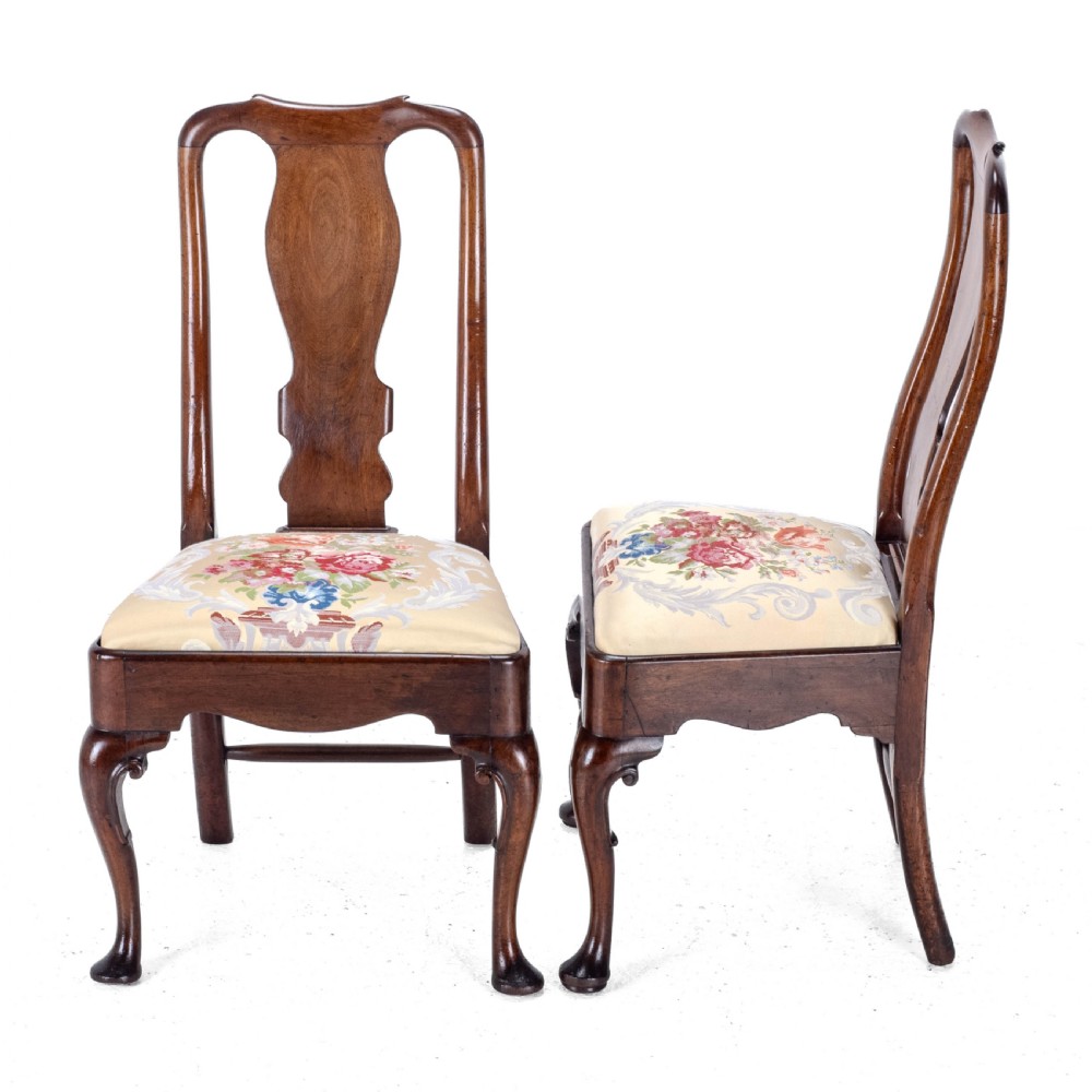 Early 18th Century George I Pair of Mahogany Silk Upholstered Side Chairs circa 1720 (Georgian, Queen Anne Style Dining) View III