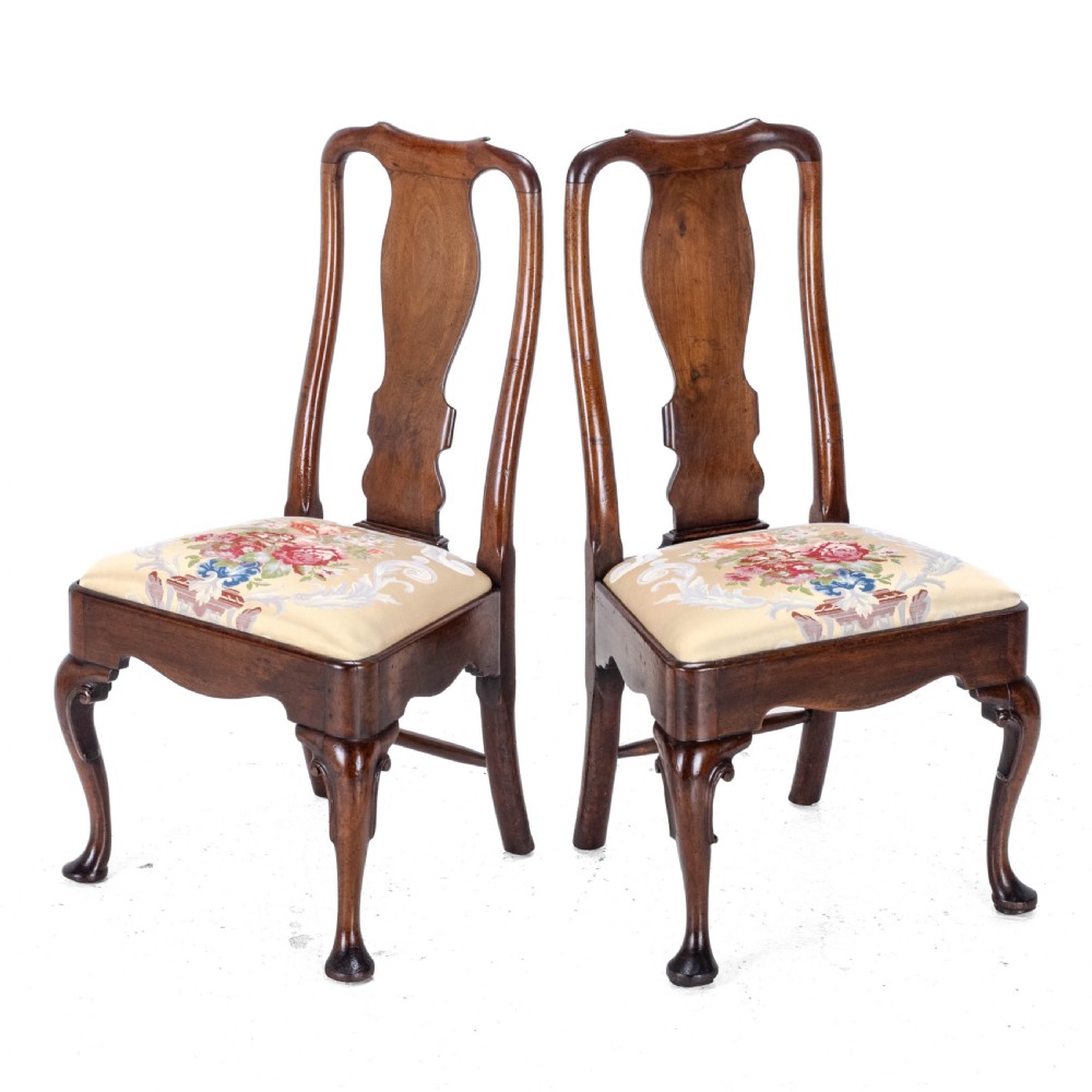 Early 18th Century George I Pair of Mahogany Silk Upholstered Side Chairs circa 1720 (Georgian, Queen Anne Style Dining) View IV