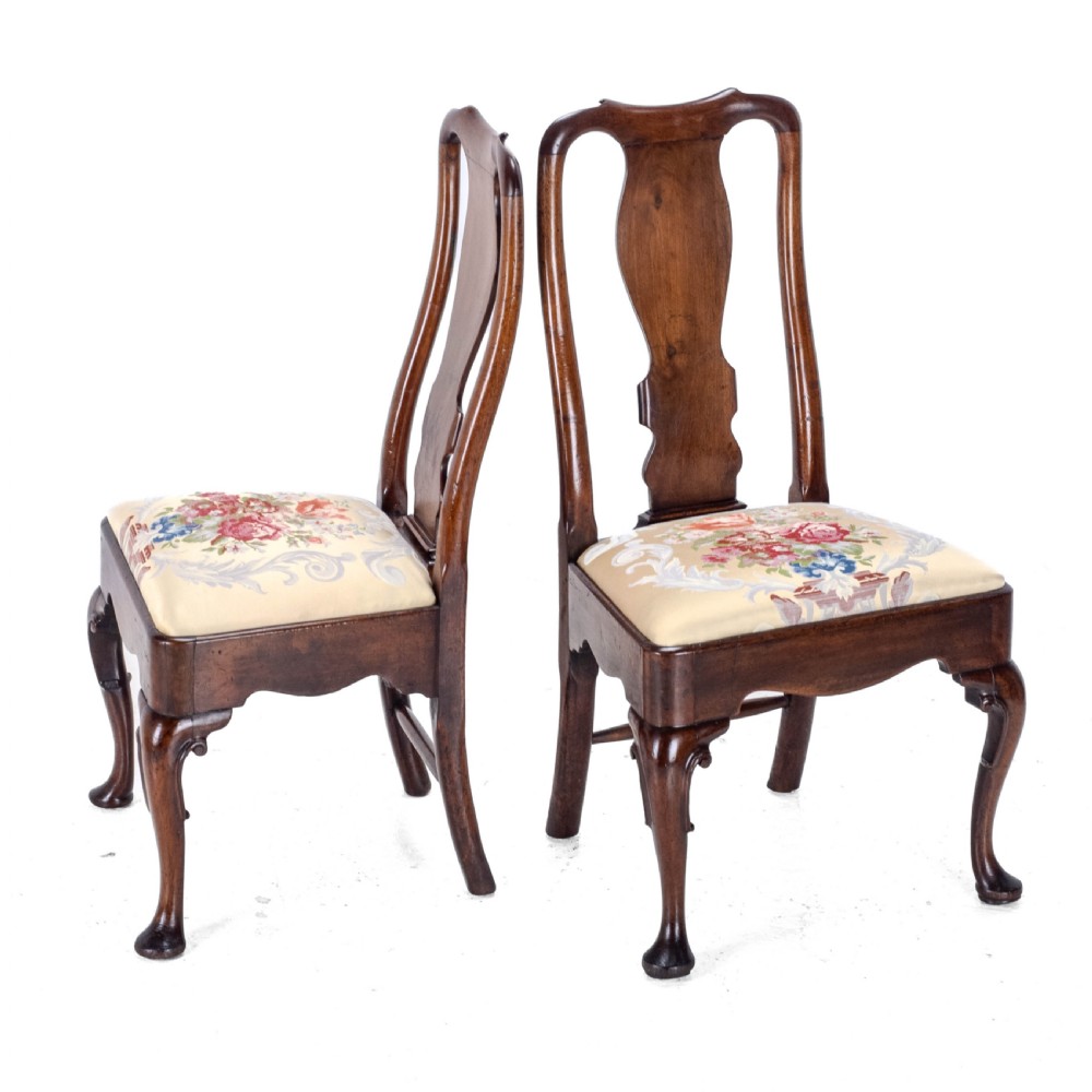 Early 18th Century George I Pair of Mahogany Silk Upholstered Side Chairs circa 1720 (Georgian, Queen Anne Style Dining) View V