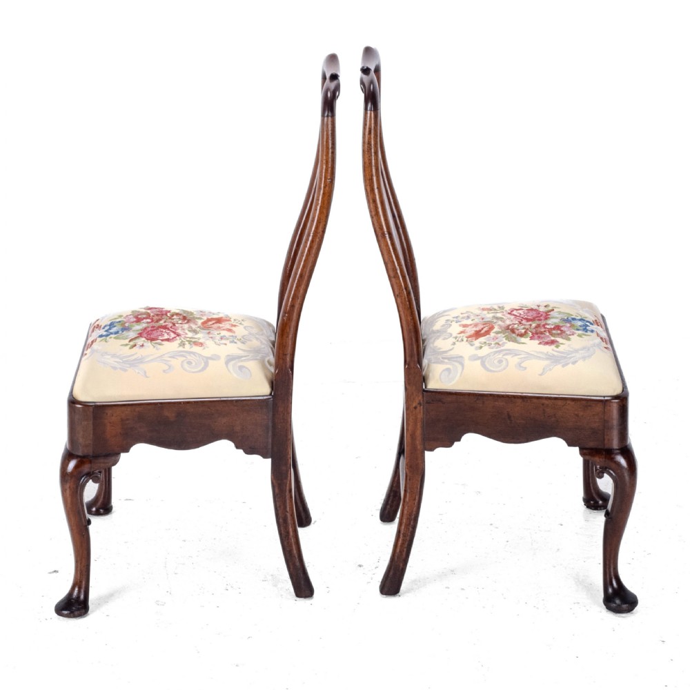 Early 18th Century George I Pair of Mahogany Silk Upholstered Side Chairs circa 1720 (Georgian, Queen Anne Style Dining) View VI
