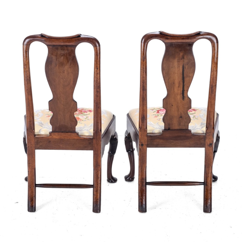 Early 18th Century George I Pair of Mahogany Silk Upholstered Side Chairs circa 1720 (Georgian, Queen Anne Style Dining) View VII