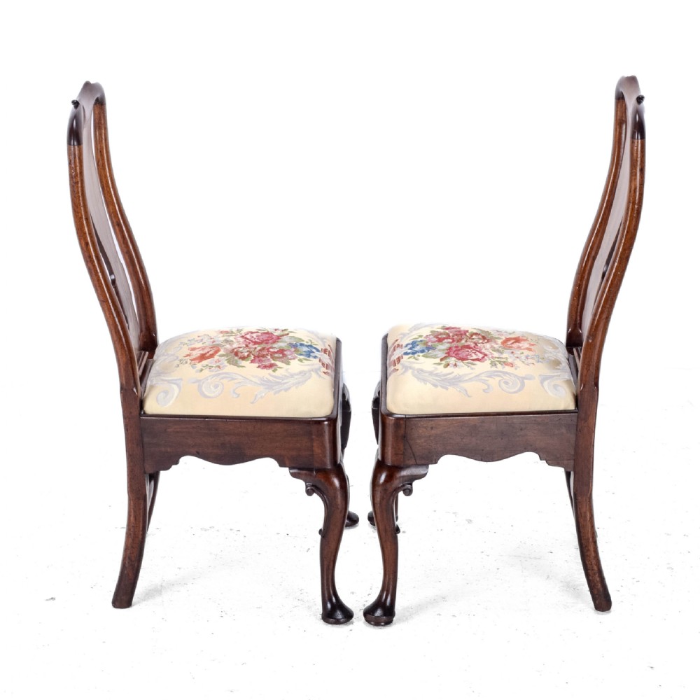 Early 18th Century George I Pair of Mahogany Silk Upholstered Side Chairs circa 1720 (Georgian, Queen Anne Style Dining) View VIII