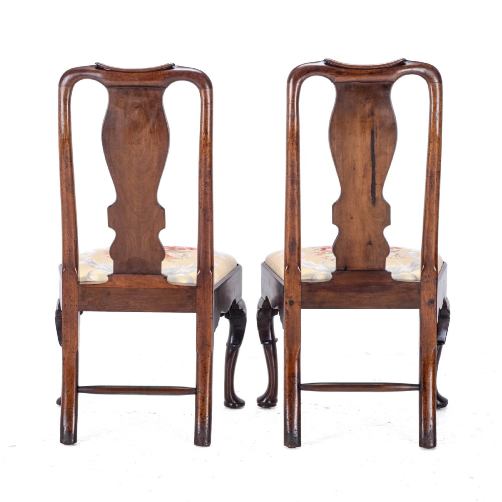 Early 18th Century George I Pair of Mahogany Silk Upholstered Side Chairs circa 1720 (Georgian, Queen Anne Style Dining) View X